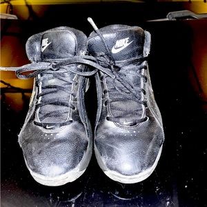 Women’s basketball shoes